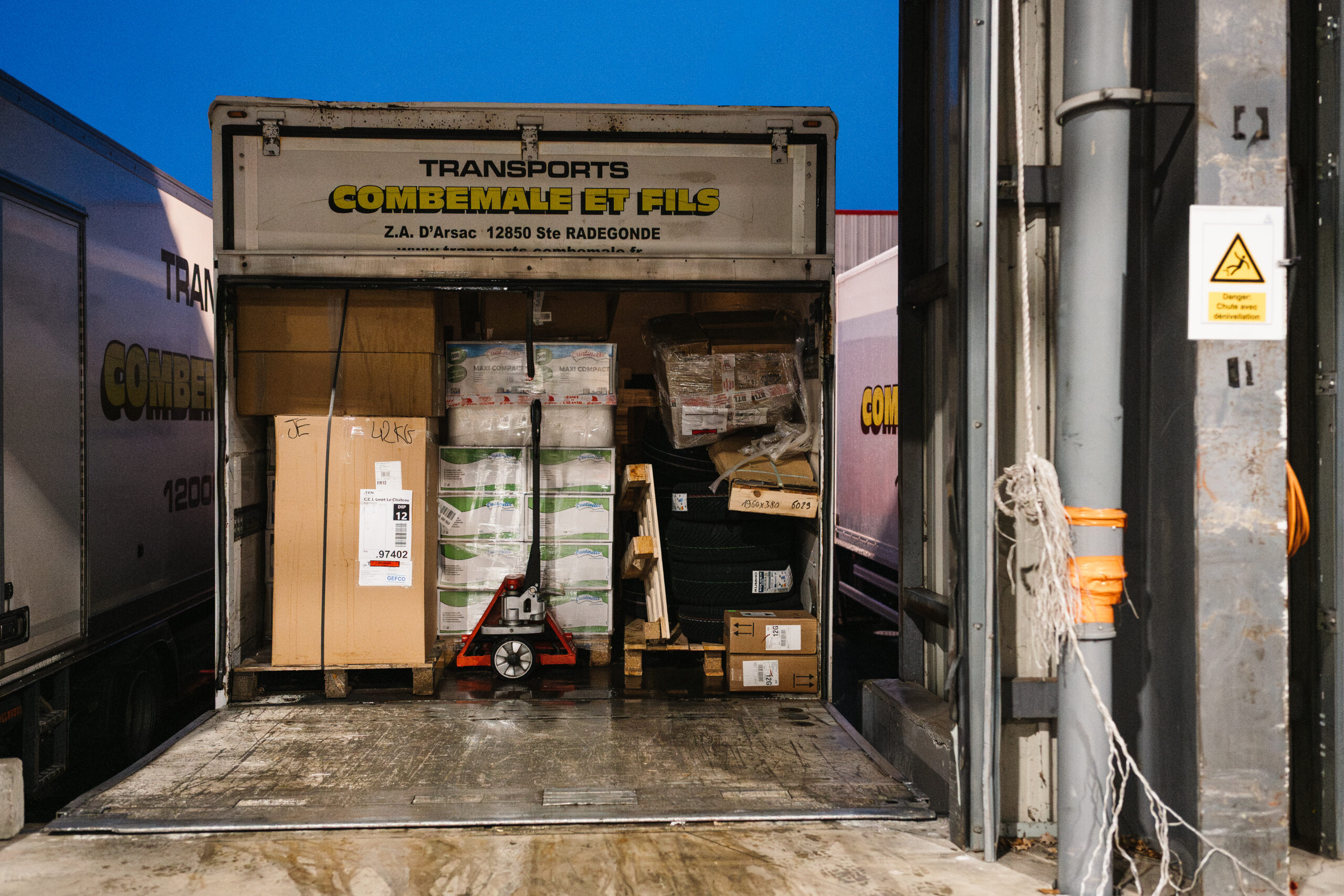 Reportage photo au coeur de l'entreprise Transports Combemale & Fils à Onet-le-Château, Aveyron © Franck Tourneret Photographe